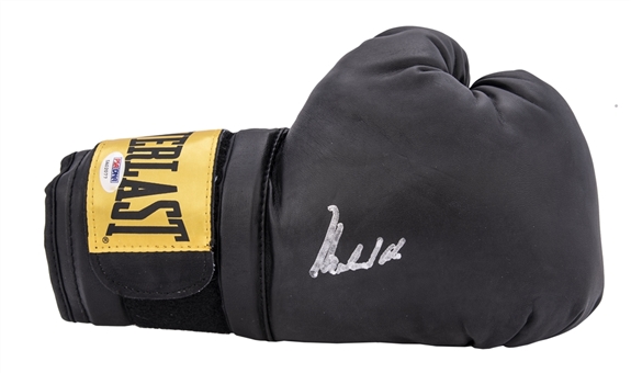 Muhammad Ali Signed Boxing Glove (PSA/DNA)